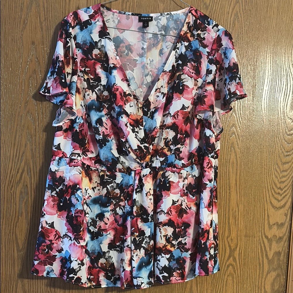 Torrid Floral V-Neck Blouse Size 2 NWOT
